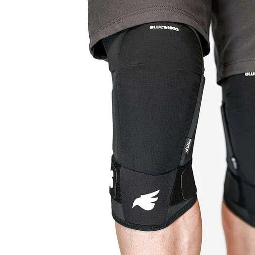 BLUEGRASS 3Straps knee guards Черный