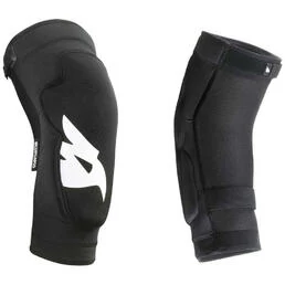 BLUEGRASS Solid knee guards Черный