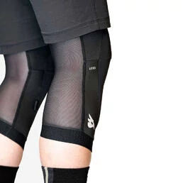 BLUEGRASS Aura knee guards Черный
