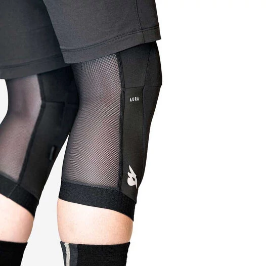 BLUEGRASS Aura knee guards Черный