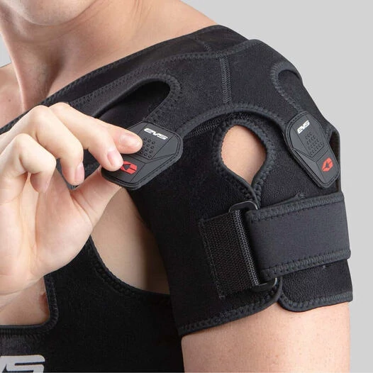 EVS SPORTS SB03 shoulder protectors Черный