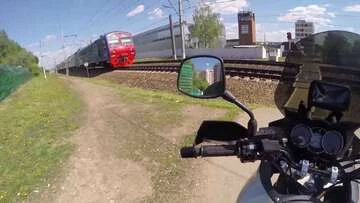 Рельсы против мотоцикла или как правильно пересекать железнодорожные пути