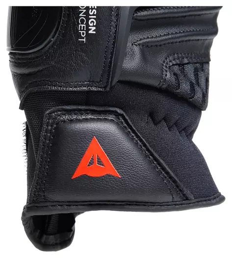 Carbon 4 Short Черный