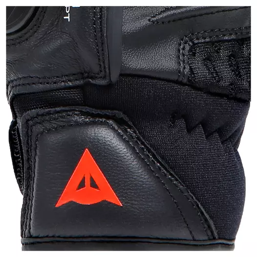Carbon 4 Short Черный