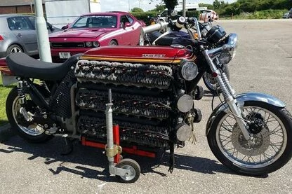 Дикий экспонат: Kawasaki с двигателем более 4 литров