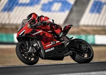 10 миллионов рублей за мечту: чего ждать от Ducati Superleggera V4