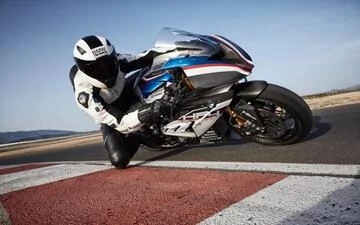 Самый дорогой мотоцикл BMW: почему HP4 RACE называют инженерным совершенством